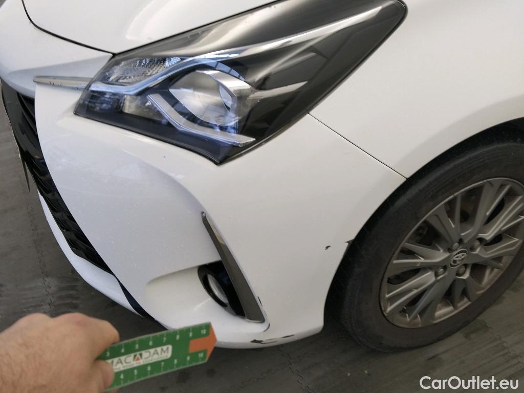  Toyota  Yaris TOYOTA  / 2017 / 5P / berlina con portón 1.5 100H Active #16