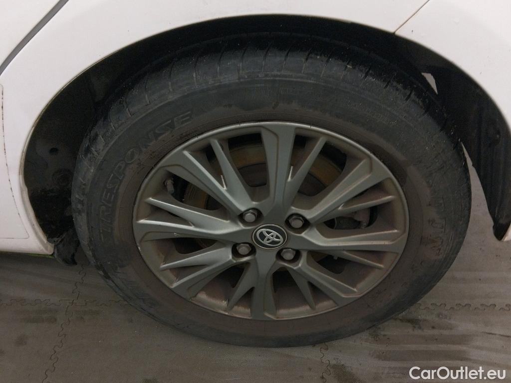  Toyota  Yaris TOYOTA  / 2017 / 5P / berlina con portón 1.5 100H Active #23