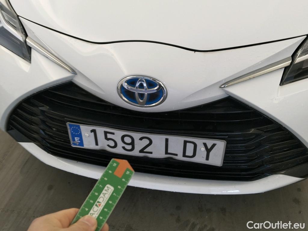  Toyota  Yaris TOYOTA  / 2017 / 5P / berlina con portón 1.5 100H Active #20