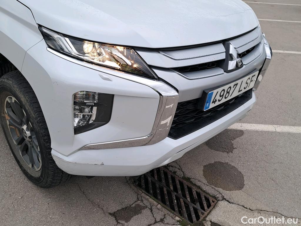  Mitsubishi  L200 MITSUBISHI  / 2019 / 4P / pickup doble cabina D/C 220 DI-D Motion Auto #13