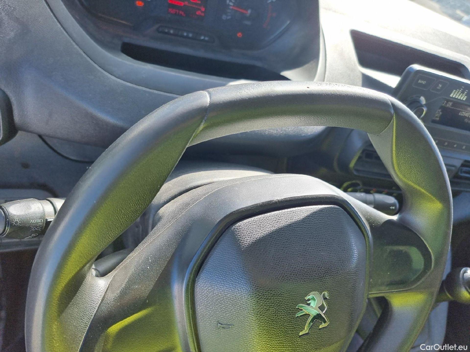  Peugeot  Partner PEUGEOT  / 2018 / 3P / furgón derivado de turismo Pro Standard 600kg BlueHDi 73kW (AC) #5