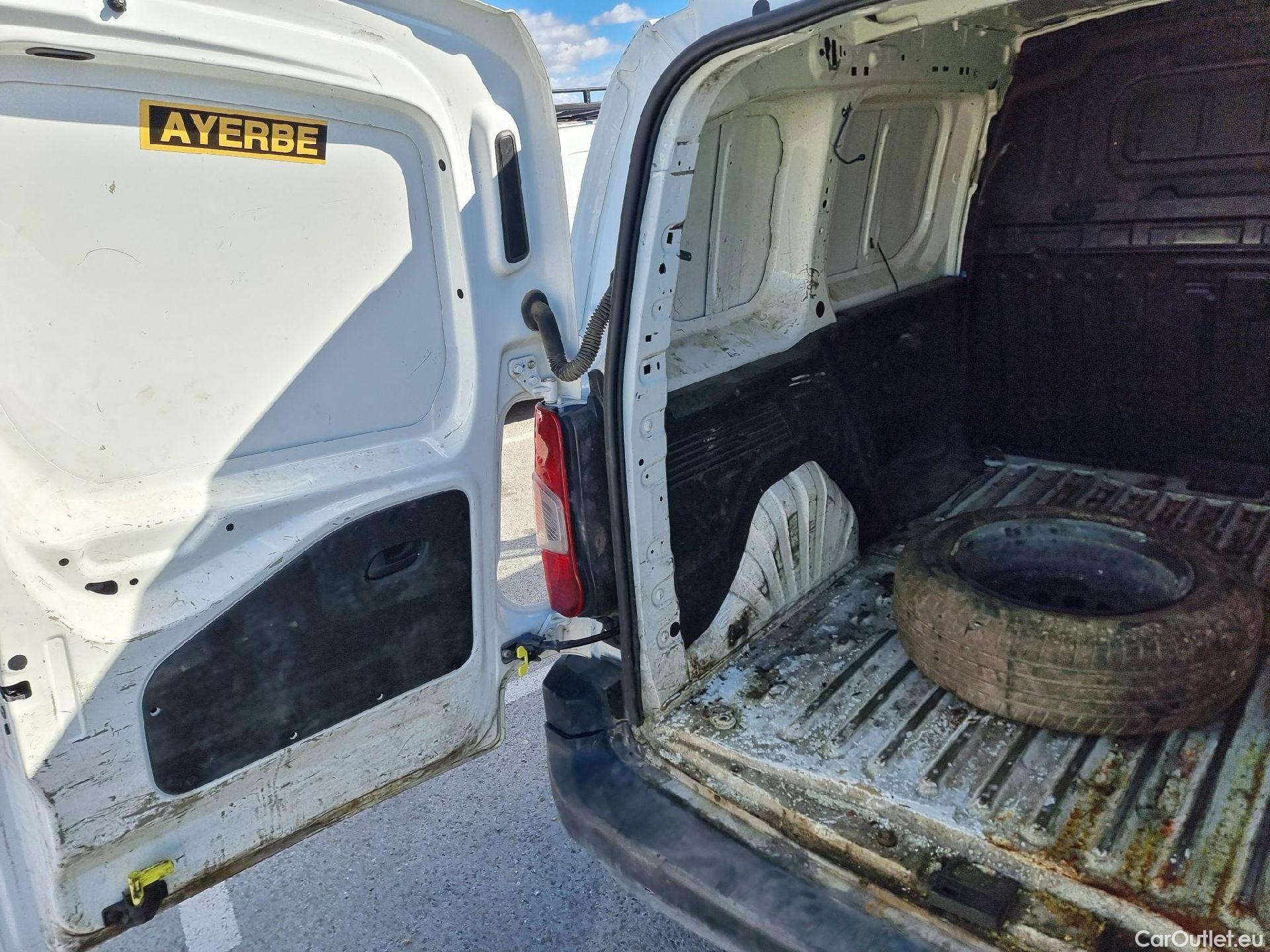  Peugeot  Partner PEUGEOT  / 2018 / 3P / furgón derivado de turismo Pro Standard 600kg BlueHDi 73kW (AC) #15