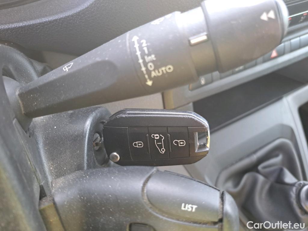  Peugeot  Expert PEUGEOT  / 2016 / 4P / furgón Furgón Premium 1.5 BlueHDi 100 Standard (AC) #13