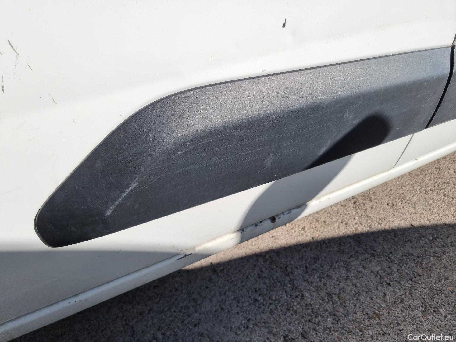  Peugeot  Partner PEUGEOT  / 2018 / 3P / furgón derivado de turismo Pro Standard 600kg BlueHDi 73kW (AC) #51