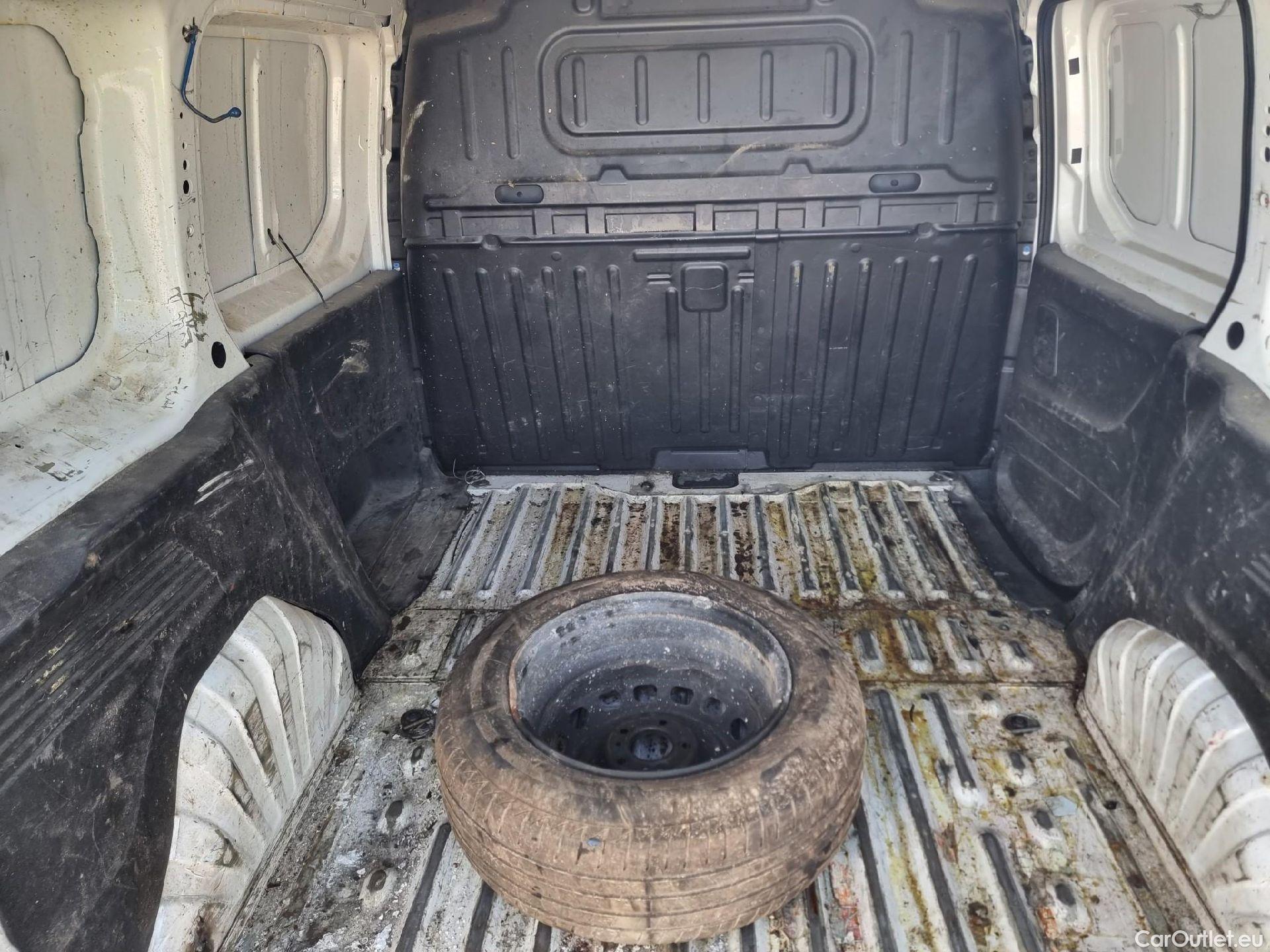  Peugeot  Partner PEUGEOT  / 2018 / 3P / furgón derivado de turismo Pro Standard 600kg BlueHDi 73kW (AC) #14