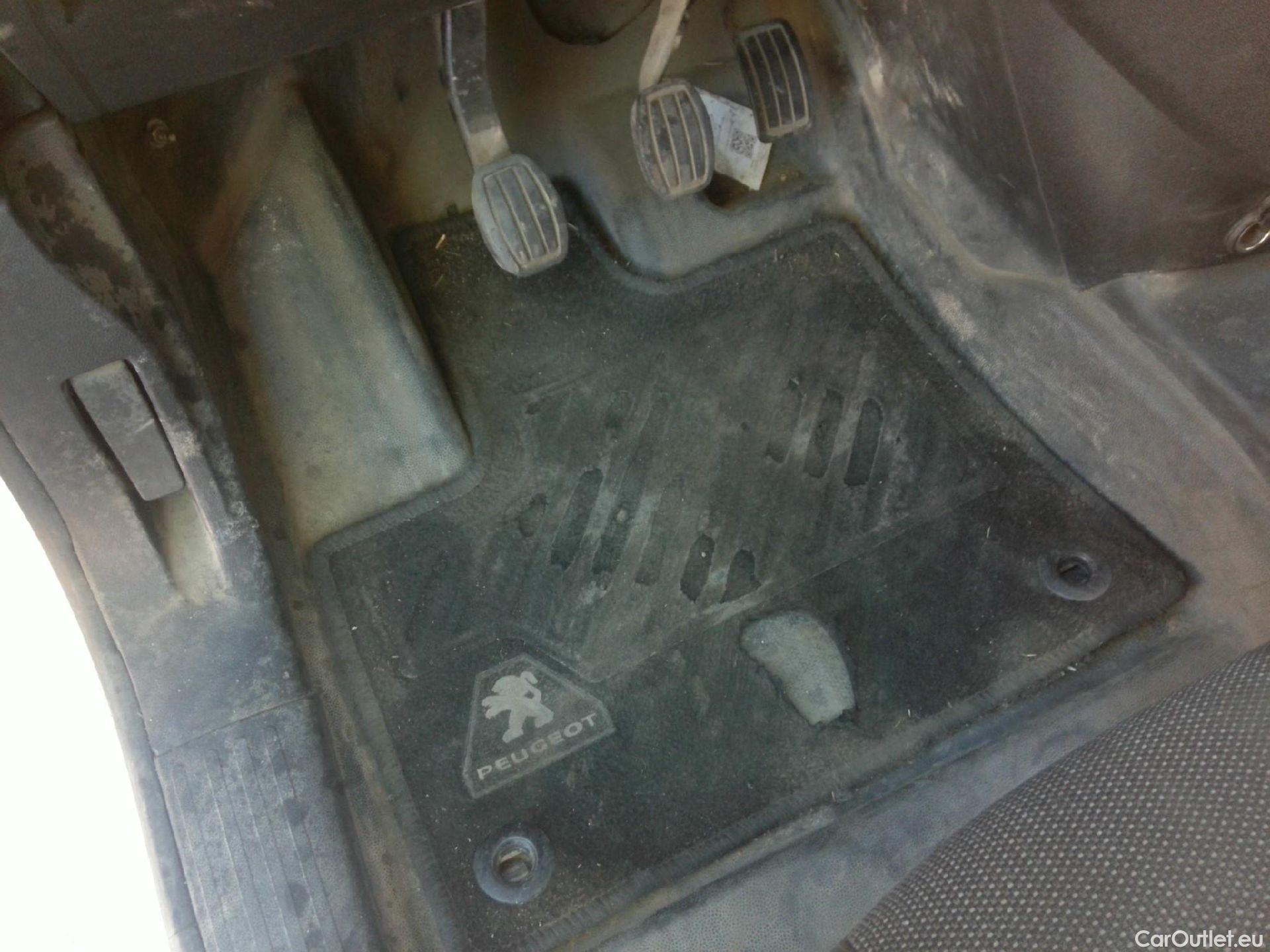  Peugeot  Partner PEUGEOT  / 2018 / 3P / furgón derivado de turismo Pro Standard 600kg BlueHDi 73kW (AC) #64