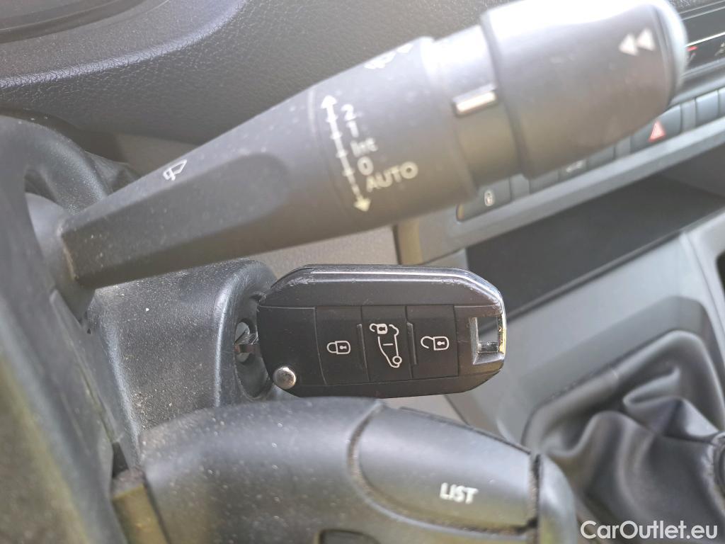  Peugeot  Expert PEUGEOT  / 2016 / 4P / furgón Furgón Premium 1.5 BlueHDi 100 Standard (AC) #14