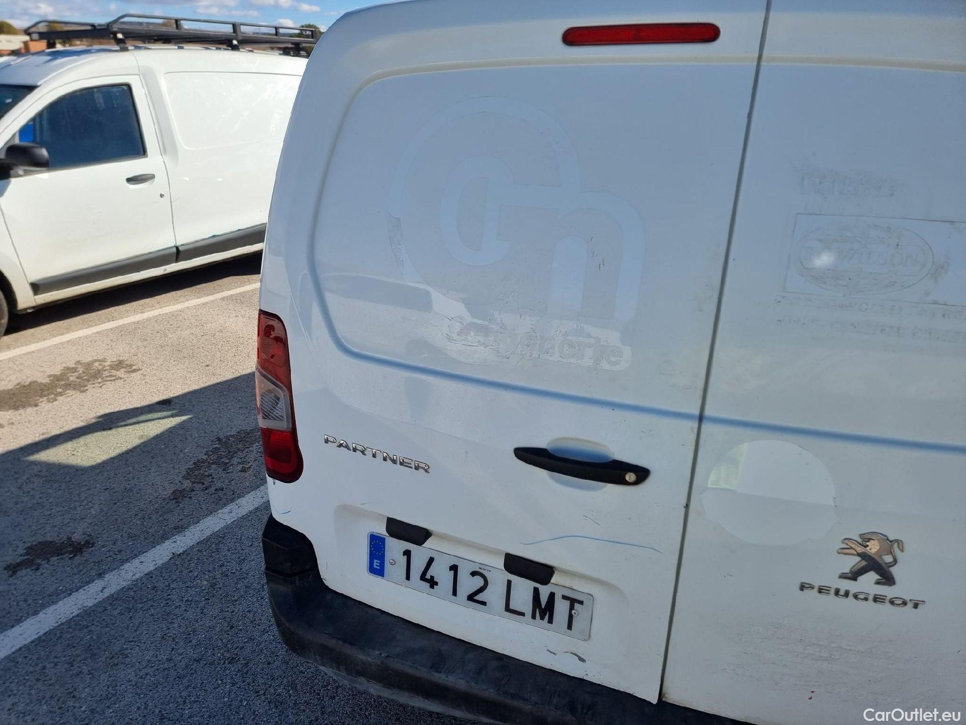  Peugeot  Partner PEUGEOT  / 2018 / 3P / furgón derivado de turismo Pro Standard 600kg BlueHDi 73kW (AC) #45