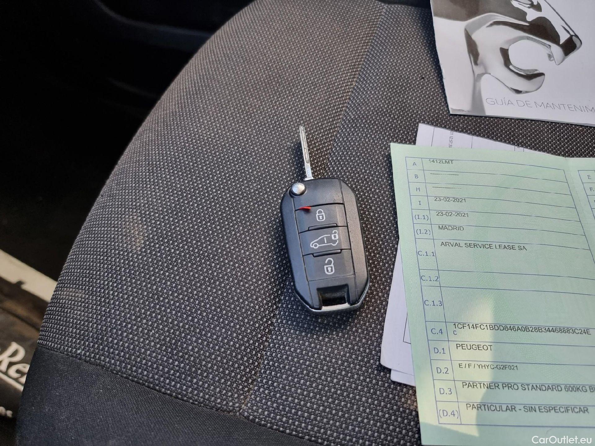  Peugeot  Partner PEUGEOT  / 2018 / 3P / furgón derivado de turismo Pro Standard 600kg BlueHDi 73kW (AC) #1