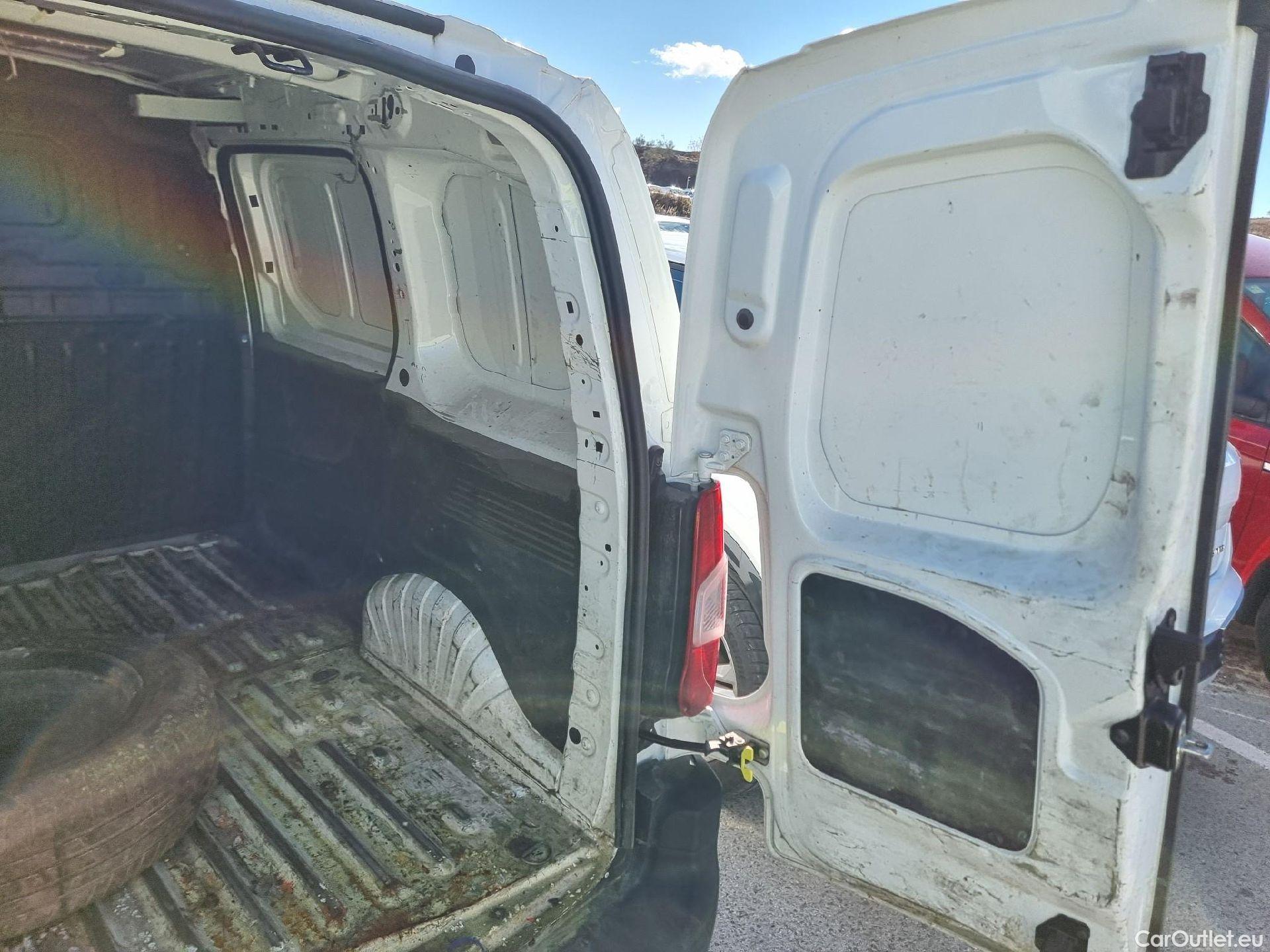  Peugeot  Partner PEUGEOT  / 2018 / 3P / furgón derivado de turismo Pro Standard 600kg BlueHDi 73kW (AC) #16