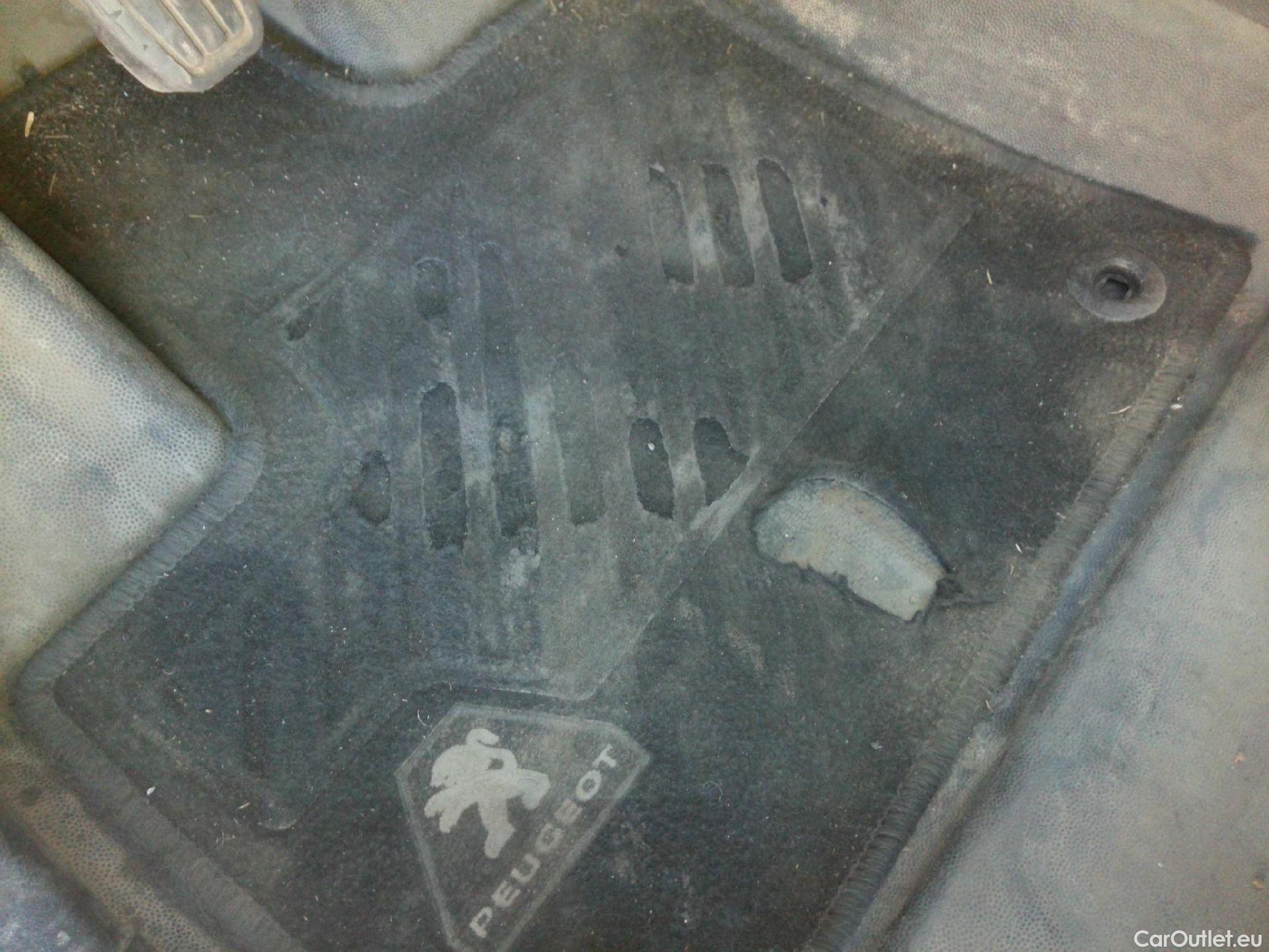  Peugeot  Partner PEUGEOT  / 2018 / 3P / furgón derivado de turismo Pro Standard 600kg BlueHDi 73kW (AC) #63