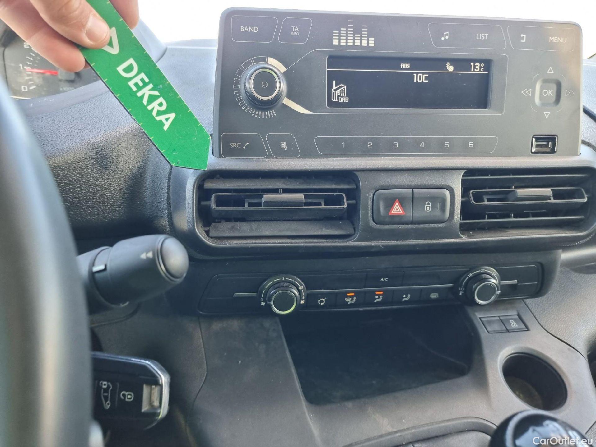  Peugeot  Partner PEUGEOT  / 2018 / 3P / furgón derivado de turismo Pro Standard 600kg BlueHDi 73kW (AC) #65