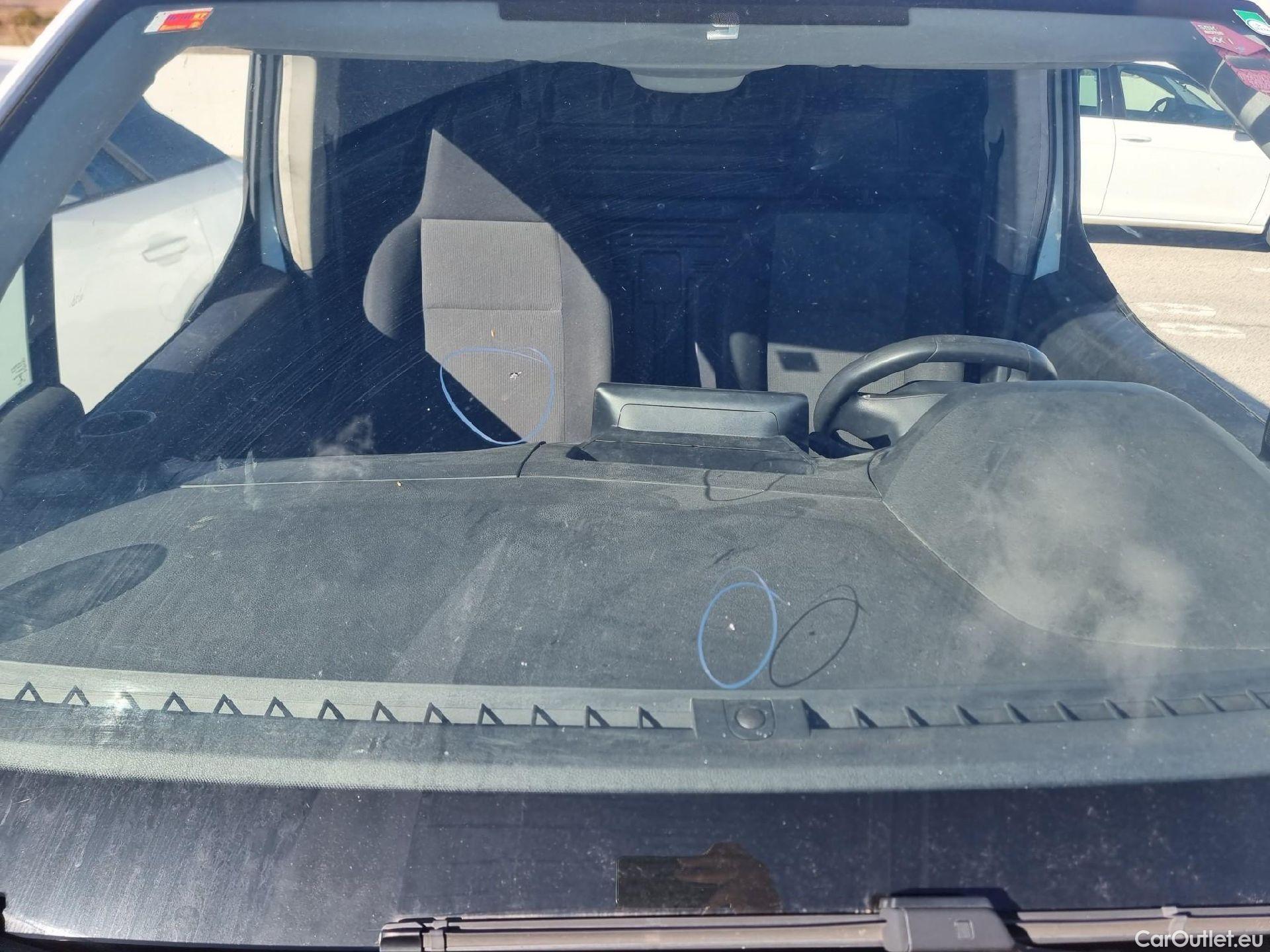  Peugeot  Partner PEUGEOT  / 2018 / 3P / furgón derivado de turismo Pro Standard 600kg BlueHDi 73kW (AC) #26