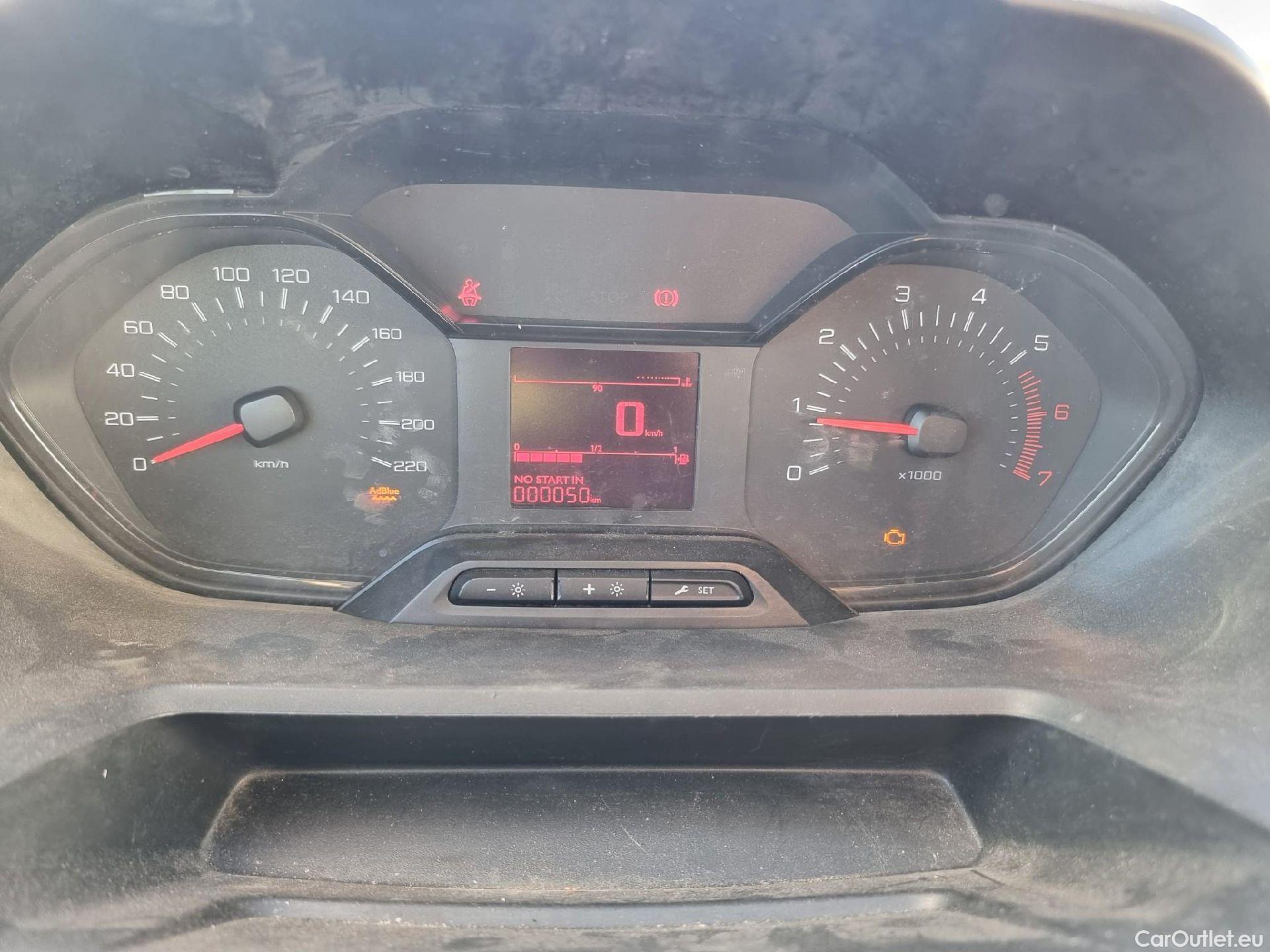  Peugeot  Partner PEUGEOT  / 2018 / 3P / furgón derivado de turismo Pro Standard 600kg BlueHDi 73kW (AC) #4