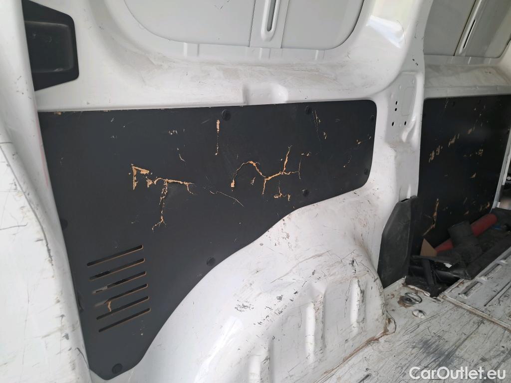  Peugeot  Expert PEUGEOT  / 2016 / 4P / furgón Furgón Premium 1.5 BlueHDi 100 Standard (AC) #40