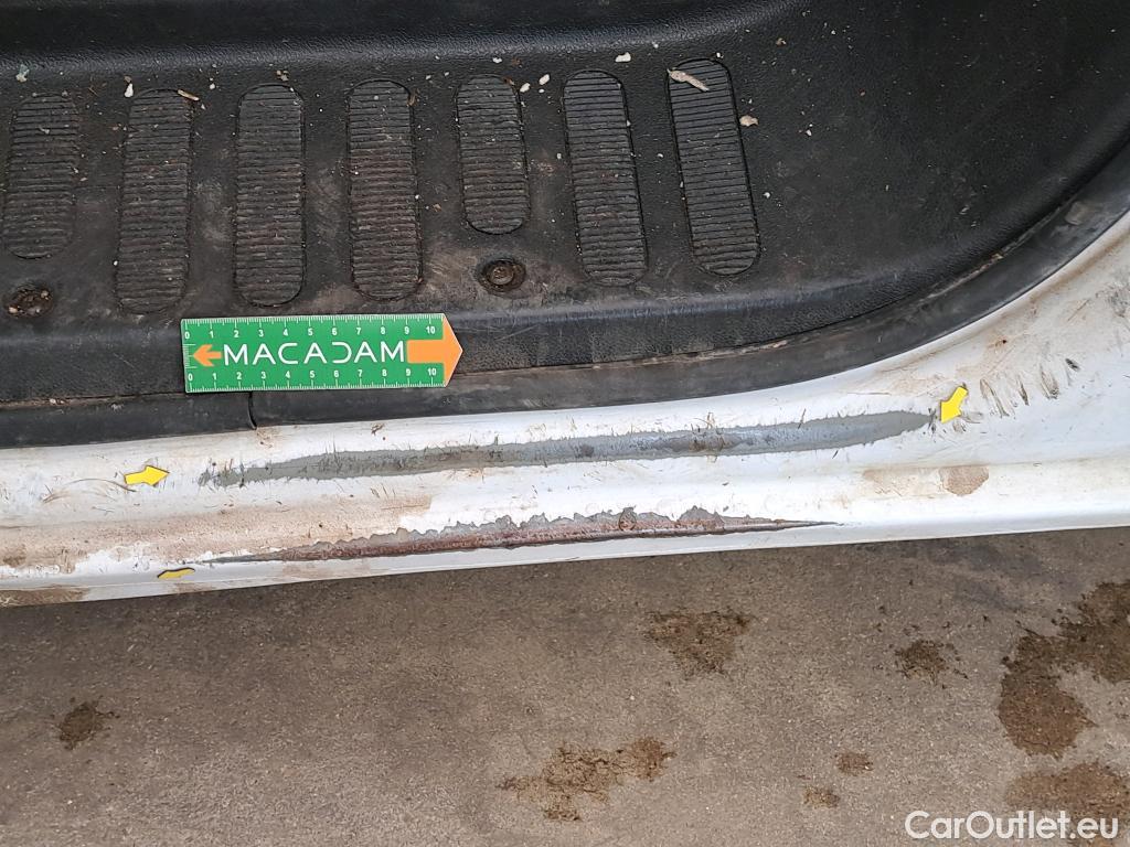  Renault  Master  III Fourgon L2H2 3 5 Grand Confort dCi 130CV BVM6 E6 #17