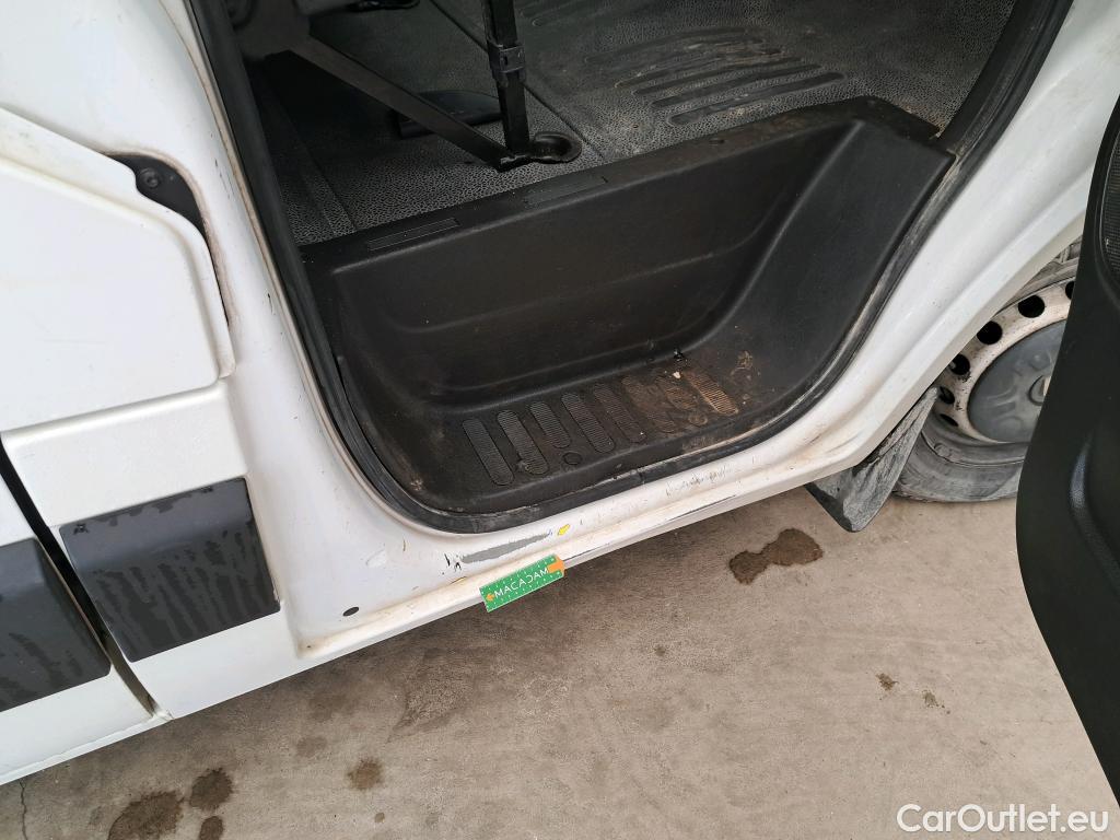  Renault  Master  III Fourgon L2H2 3 5 Grand Confort dCi 130CV BVM6 E6 #21