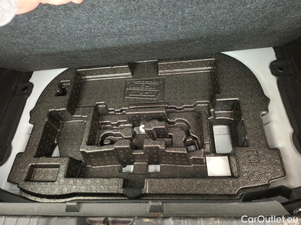  Toyota  Corolla TOYOTA  / 2018 / 5P / Berline Hybride 122h Dynamic Business Supp Lomb #5