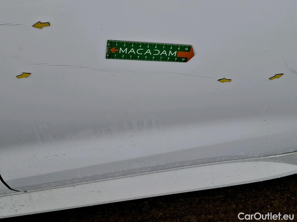  Toyota  Corolla TOYOTA  / 2018 / 5P / Berline Hybride 122h Dynamic Business Supp Lomb #27