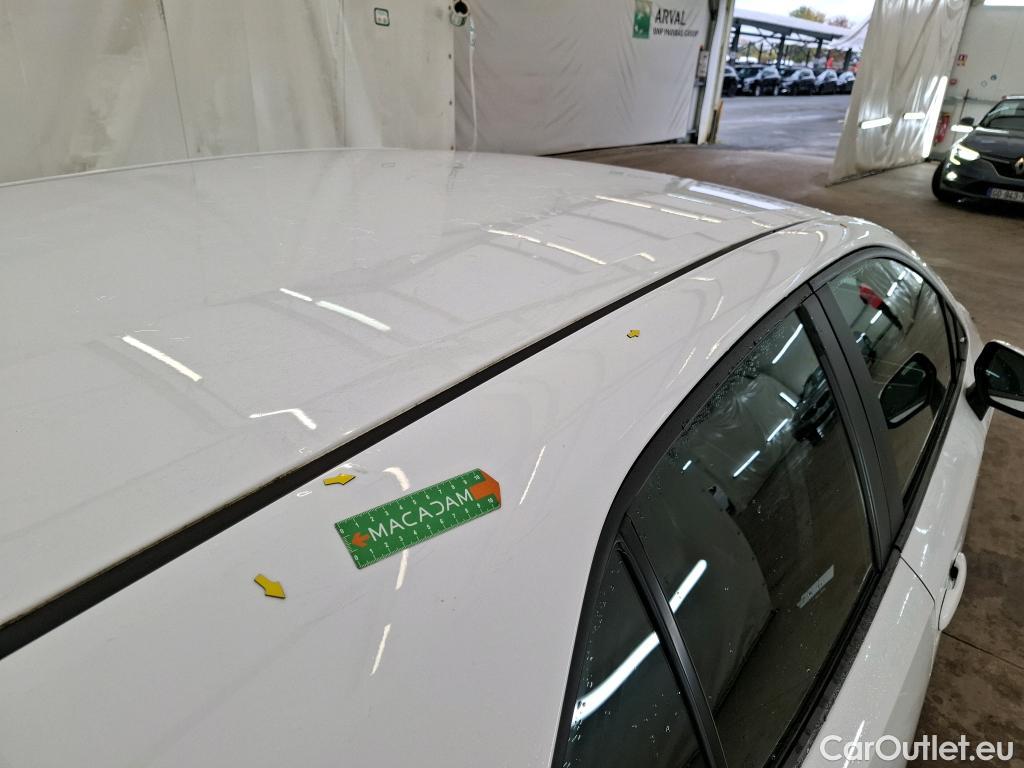  Toyota  Corolla TOYOTA  / 2018 / 5P / Berline Hybride 122h Dynamic Business Supp Lomb #36