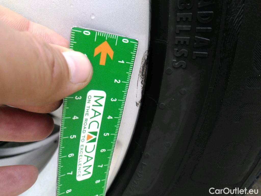  Toyota  C-HR TOYOTA  / 2016 / 5P / SUV 1.8 HYBRIDE 122 DYNAMIC BUSINESS #24