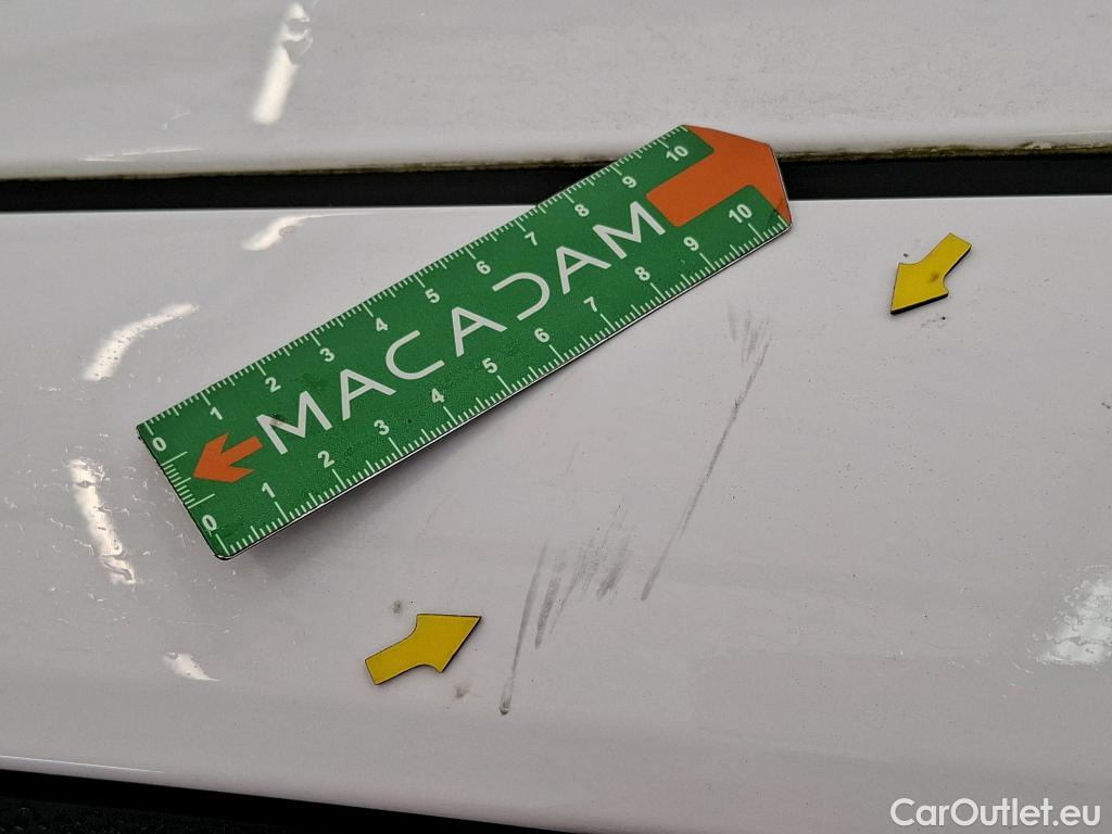  Toyota  Corolla TOYOTA  / 2018 / 5P / Berline Hybride 122h Dynamic Business Supp Lomb #18