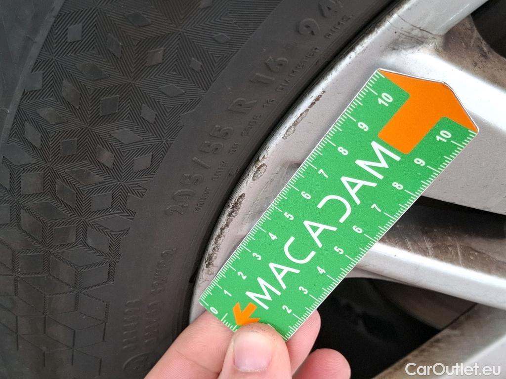  Toyota  Corolla TOYOTA  / 2018 / 5P / Berline Hybride 122h Dynamic Business Supp Lomb #48