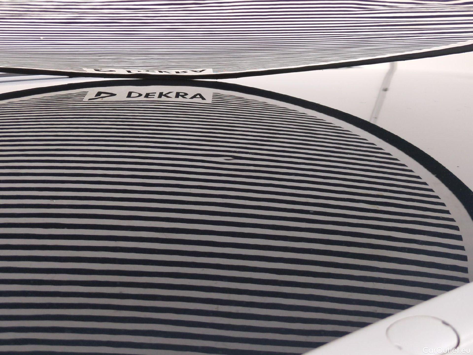  Hyundai  i30  cw Business 1.6 CRDi 115CV BVA7 E6d #3