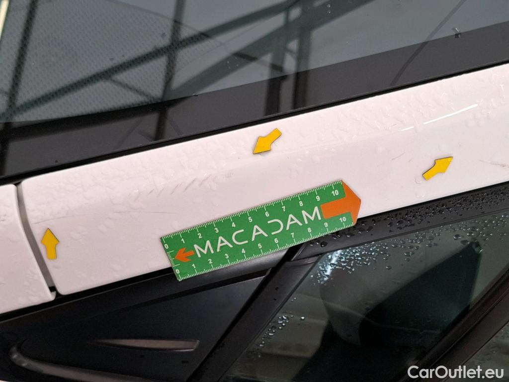  Toyota  Corolla TOYOTA  / 2018 / 5P / Berline Hybride 122h Dynamic Business Supp Lomb #14