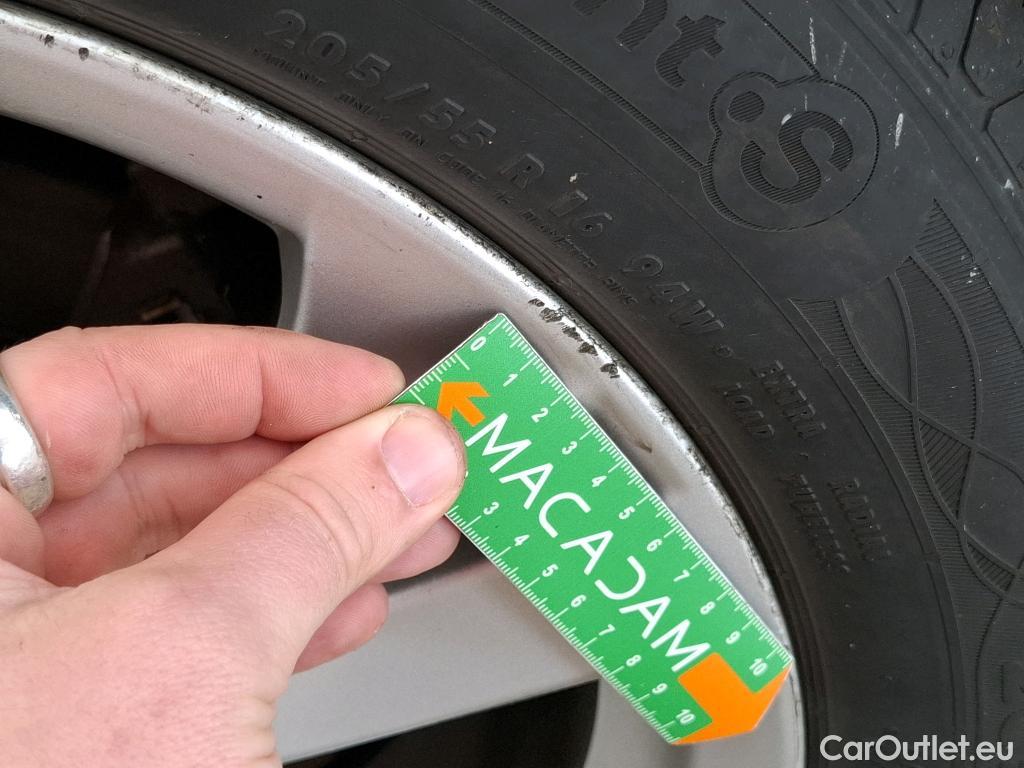  Toyota  Corolla TOYOTA  / 2018 / 5P / Berline Hybride 122h Dynamic Business Supp Lomb #10