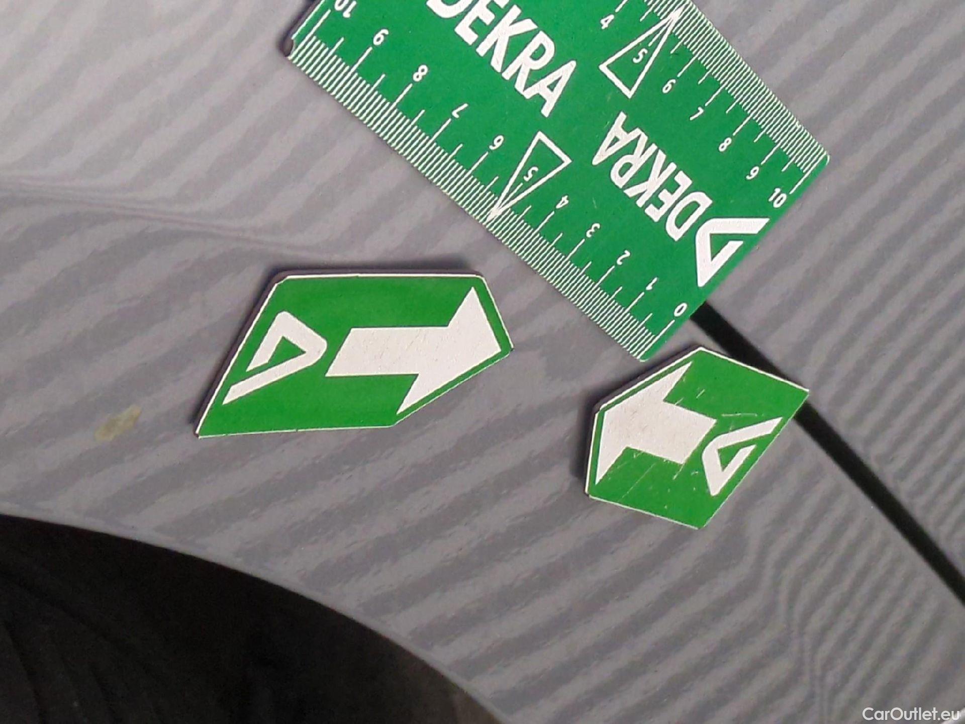  Toyota  Corolla TOYOTA  Touring Sports / 2018 / 5P / Break Hybride 122h Dynamic Business Beyond Zer #25