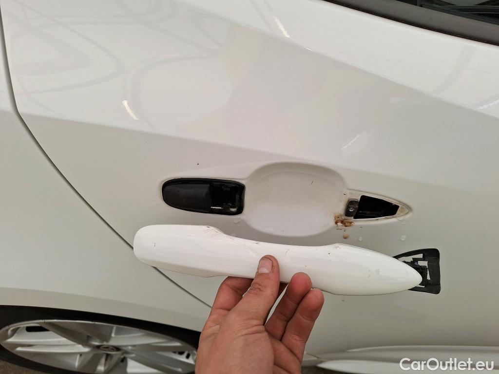  Land Rover  Discovery TOYOTA Corolla  2018  5P  Berline Hybride 122h Dynamic Business Supp Lomb #5