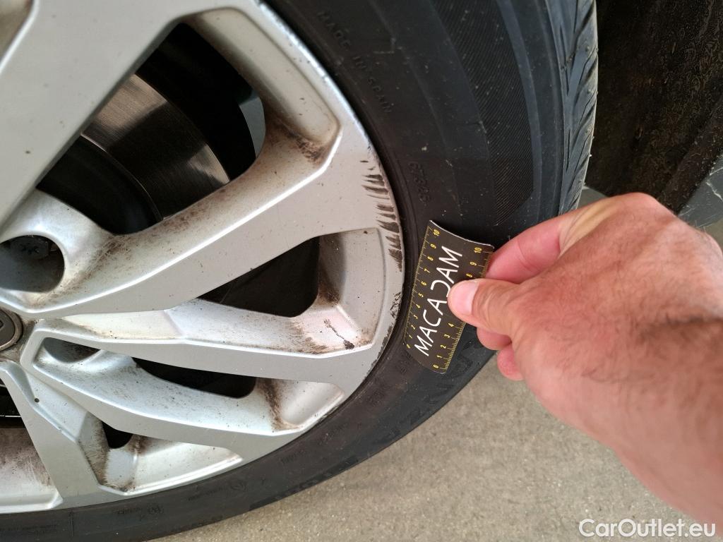  Renault  Kadjar RENAULT  / 2018 / 5P / Crossover Business Blue dCi 115 #21