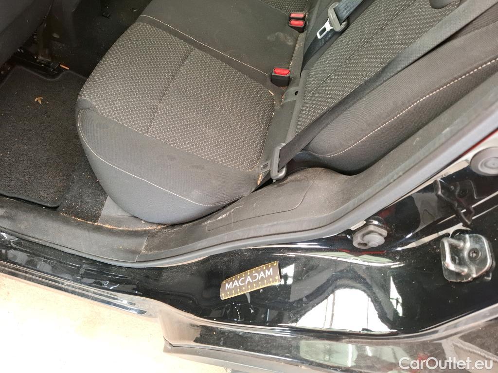  Renault  Kadjar RENAULT  / 2018 / 5P / Crossover Business Blue dCi 115 #24