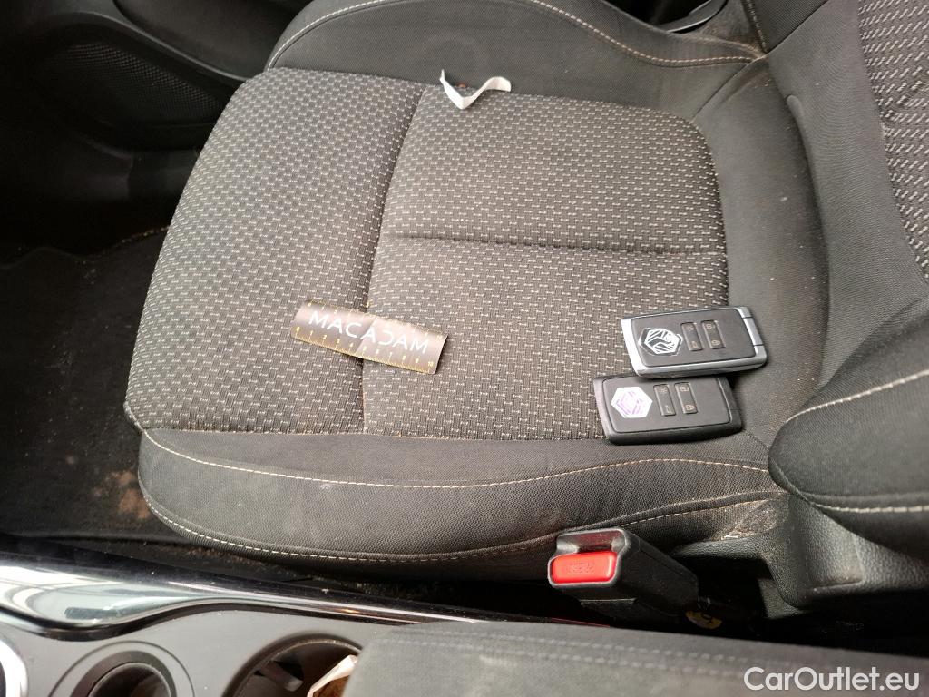  Renault  Kadjar RENAULT  / 2018 / 5P / Crossover Business Blue dCi 115 #35