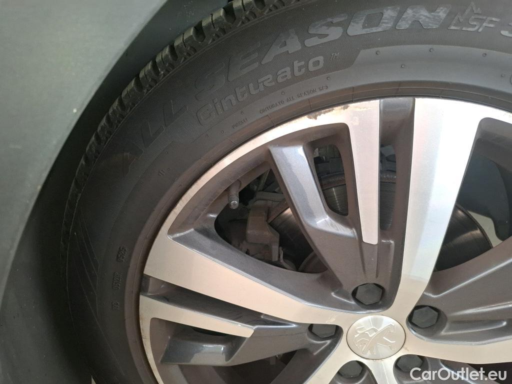  Peugeot  3008  Allure Pack 1.5 HDi 130CV BVA8 E6d #40