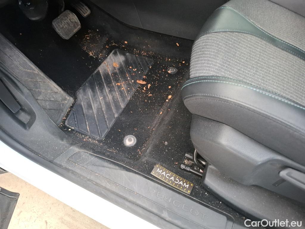  Peugeot  3008  Allure Pack 1.5 HDi 130CV BVA8 E6d #24