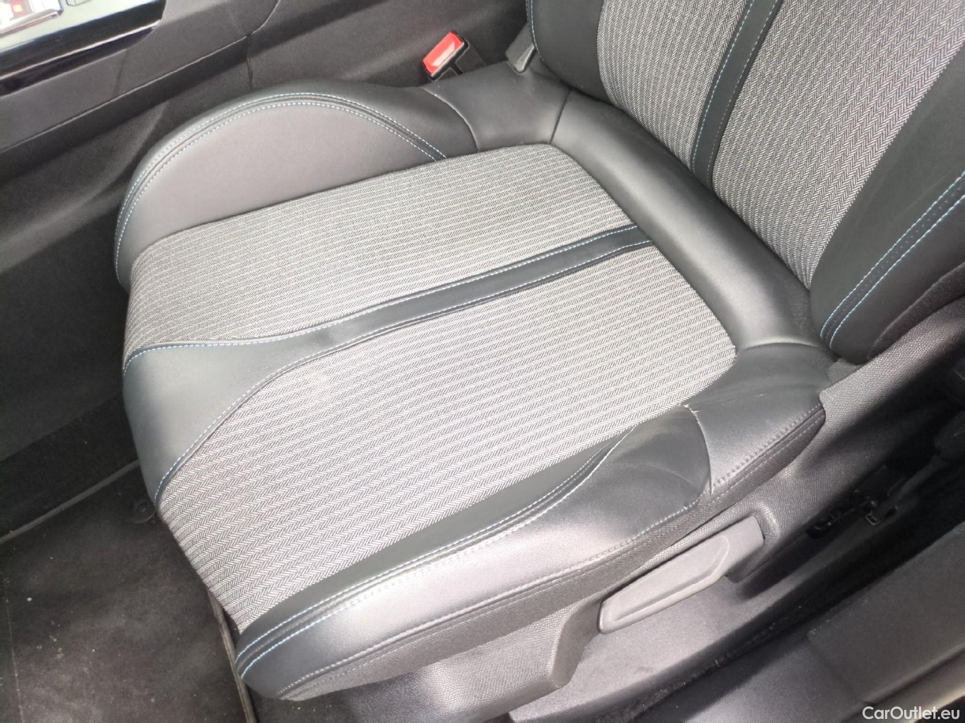  Peugeot  3008  Allure Pack 1.5 HDi 130CV BVA8 E6d #2