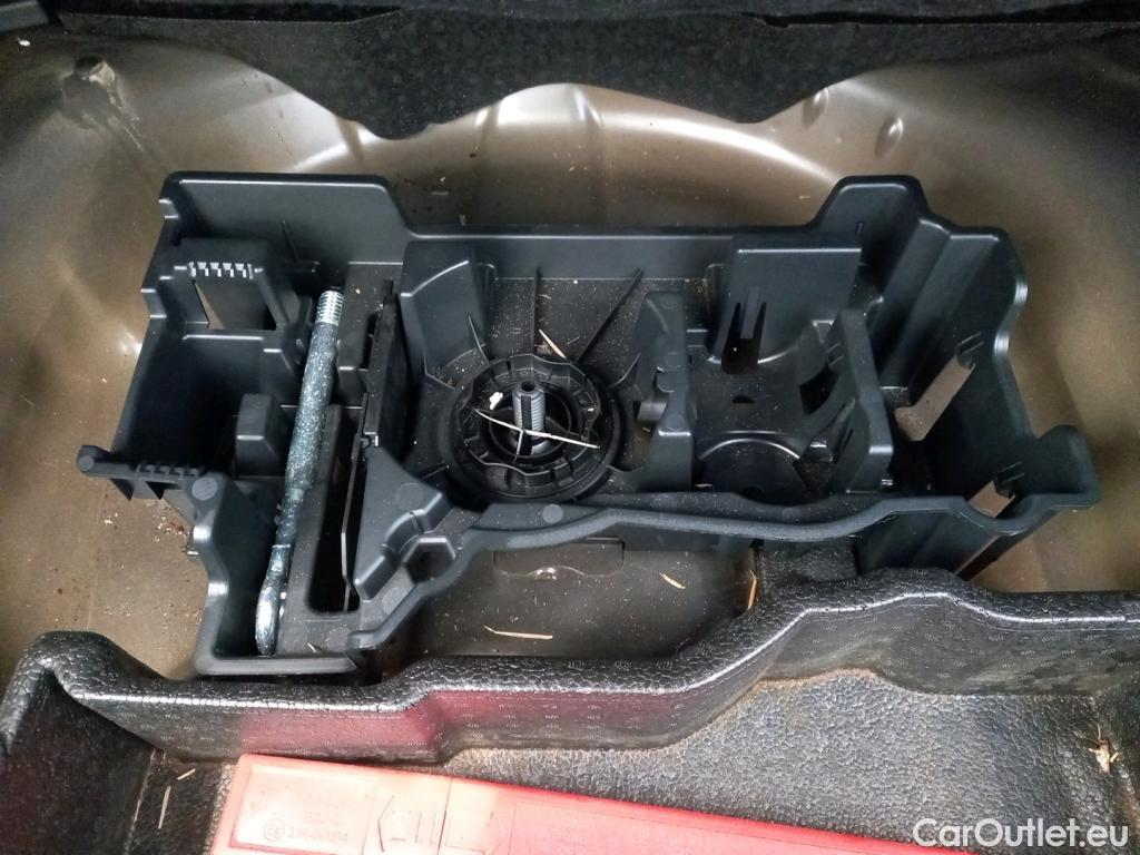  Peugeot  2008  Allure Business 1.5 HDi 130CV BVA8 E6d #17