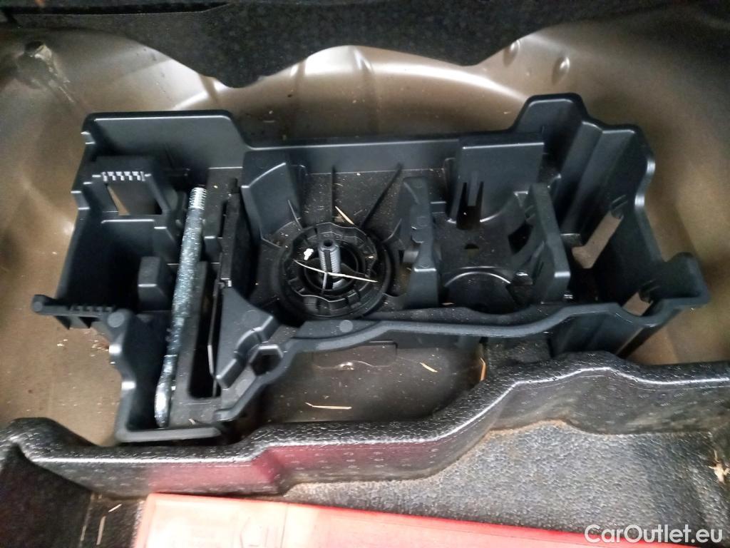  Peugeot  2008  Allure Business 1.5 HDi 130CV BVA8 E6d #18