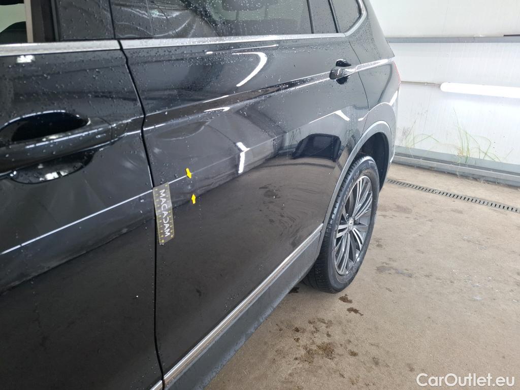  Volkswagen  Tiguan VOLKSWAGEN  Allspace / 2017 / 5P / SUV 2.0 TDI 150 DSG7 Carat Exclusive #21