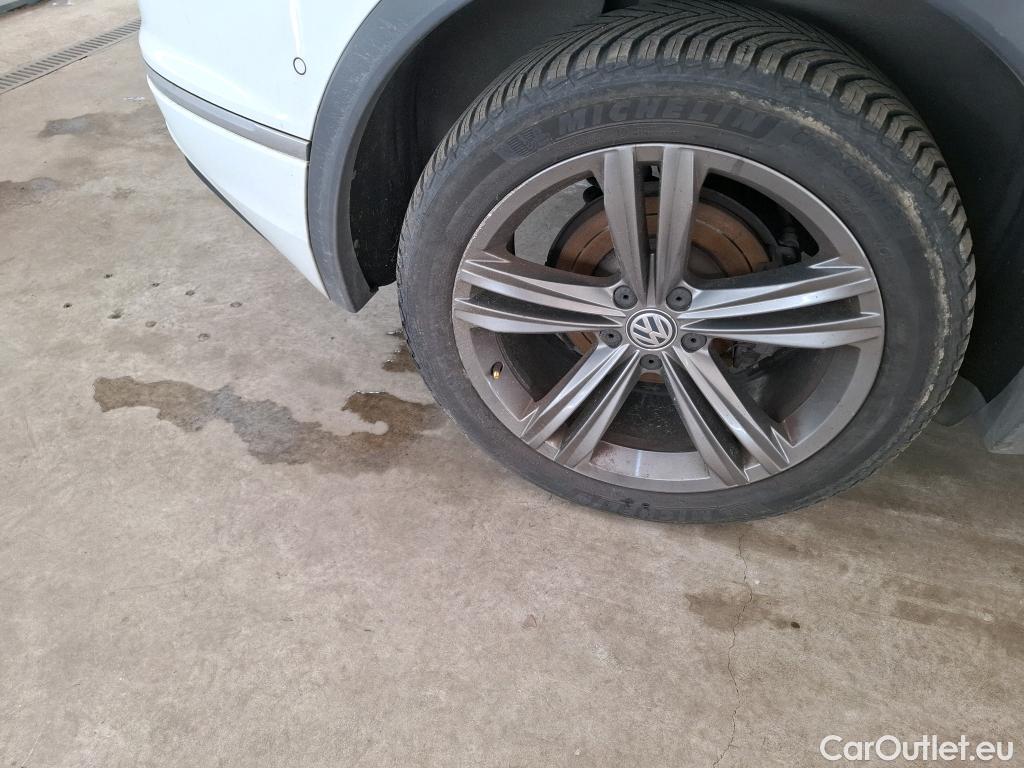  Volkswagen  Tiguan VOLKSWAGEN  5p SUV 2.0 TDI 150 DSG7 Carat Exclusive #3