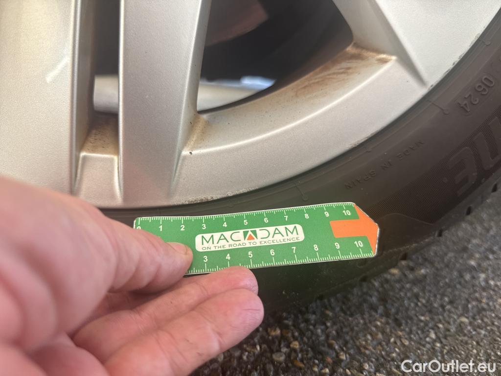  Volkswagen  Golf  VOLKSWAGEN / 2020 / 5P / Berline 1.0 eTSI OPF 110 DSG7 Life Business 1st #22