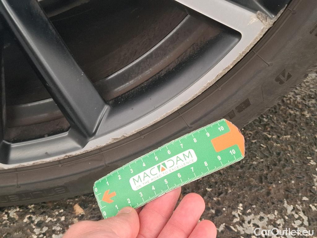  Volvo  V60 VOLVO  / 2018 / 5P / Break Recharge T6 340 Geartronic 8 R-Design #38