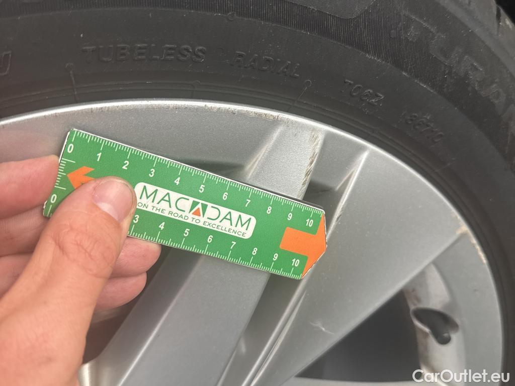  Volkswagen  Golf  VOLKSWAGEN / 2020 / 5P / Berline 1.0 eTSI OPF 110 DSG7 Life Business 1st #17