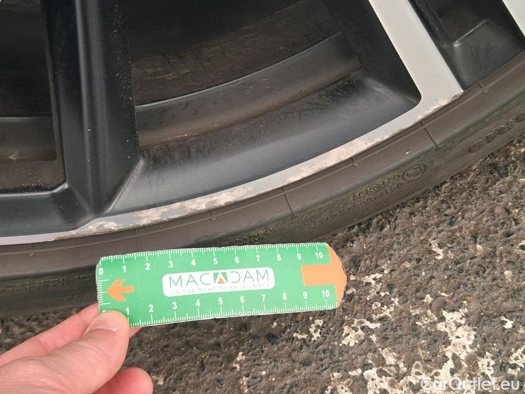  Volvo  V60 VOLVO  / 2018 / 5P / Break Recharge T6 340 Geartronic 8 R-Design #48