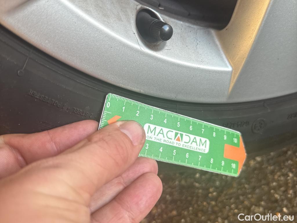  Volkswagen  Golf  VOLKSWAGEN / 2020 / 5P / Berline 1.0 eTSI OPF 110 DSG7 Life Business 1st #37