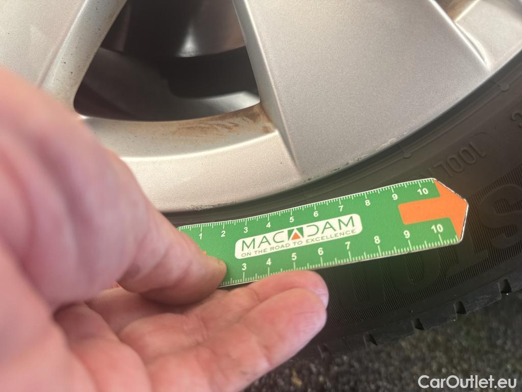  Volkswagen  Golf  VOLKSWAGEN / 2020 / 5P / Berline 1.0 eTSI OPF 110 DSG7 Life Business 1st #23