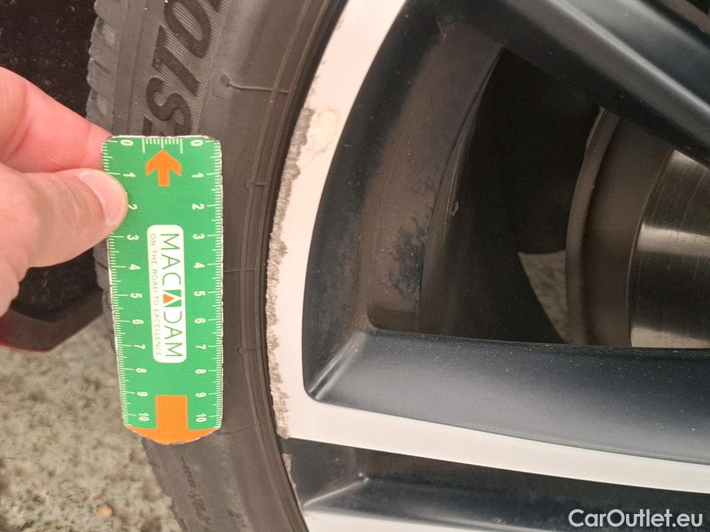  Volvo  V60 VOLVO  / 2018 / 5P / Break Recharge T6 340 Geartronic 8 R-Design #40