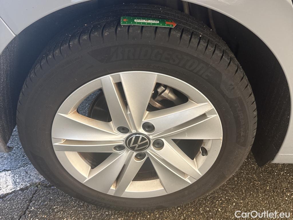  Volkswagen  Golf  VOLKSWAGEN / 2020 / 5P / Berline 1.0 eTSI OPF 110 DSG7 Life Business 1st #16